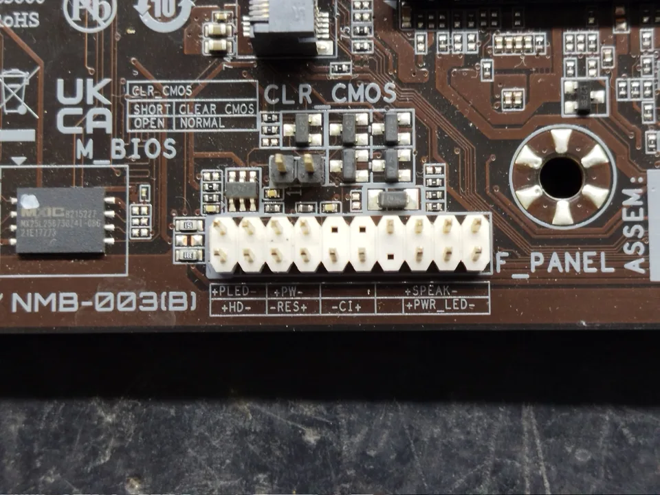 Imagem Real do conector frontal do gabinete na placa mãe